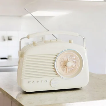 Steepletone Brighton 1950's Retro Style Portable FM/MW/LW Radio