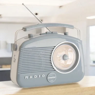 Steepletone Brighton 1950's Retro Style Portable FM/MW/LW Radio