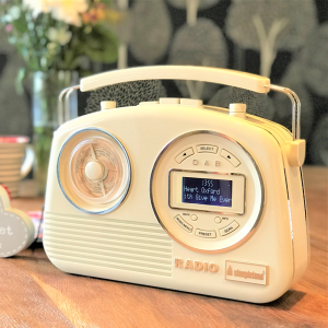 Steepletone Devon Retro Styled 2-band & DAB radio with AUX-IN
