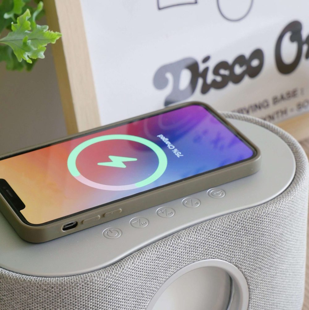 Steepletone Magna Sound Bluetooth Speaker & Wireless Charger - Image 13