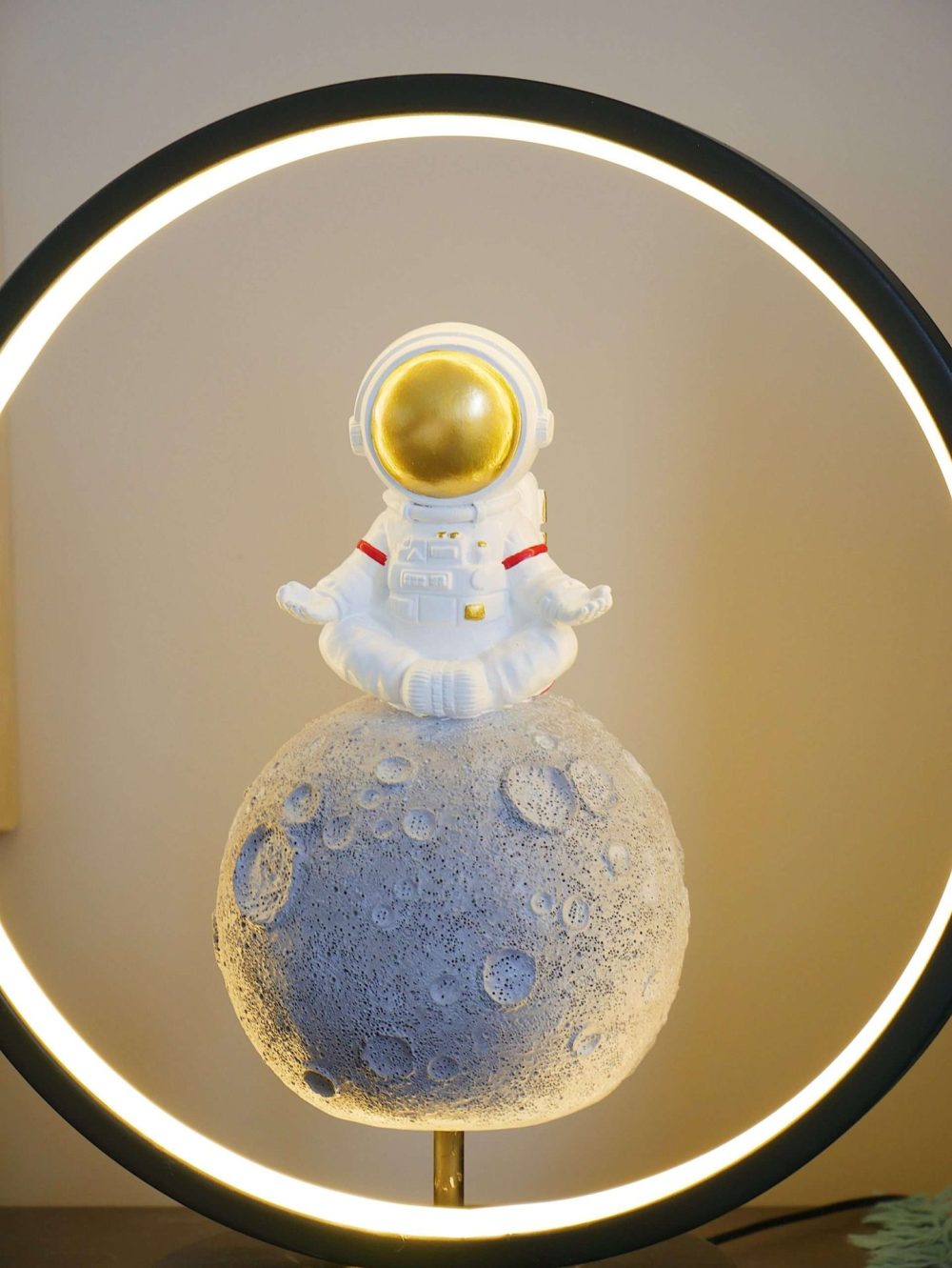Steepletone Astro Chill Bedside Light - Ultra Cool Astronaut figurine with Warm Glow LED Ring Light - Image 6